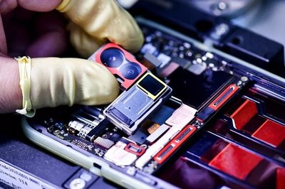 雷科技OPPO工廠行 揭秘Reno系列手機維修背后的“忍痛受苦”與專業(yè)服務(wù)